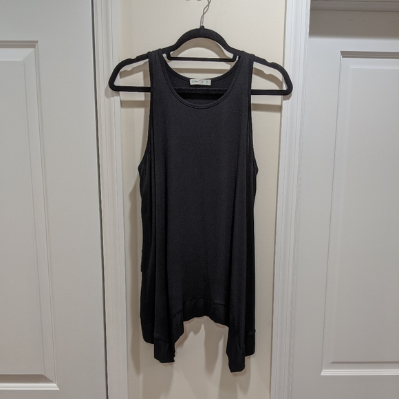 love, FIRE Overlapping Back with Sharkbite Hem Top - Picture 2 of 8